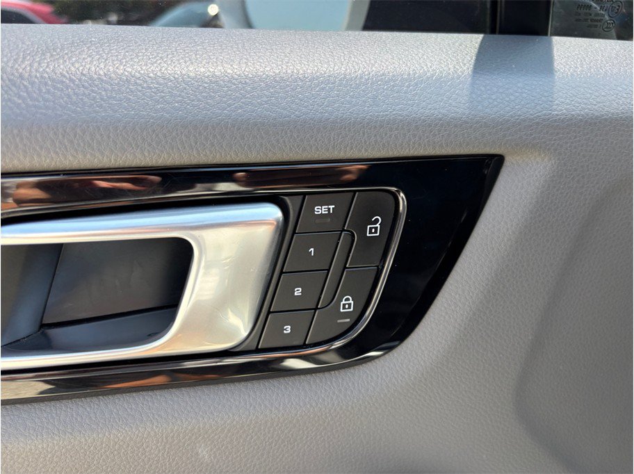Used 2022 Porsche Cayenne Platinum Edition AWD/4WD image 21