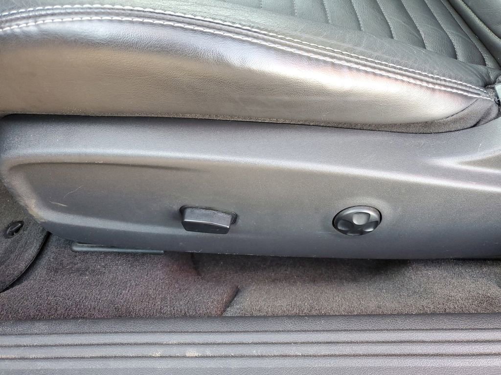 Used 2011 Dodge Challenger image 7