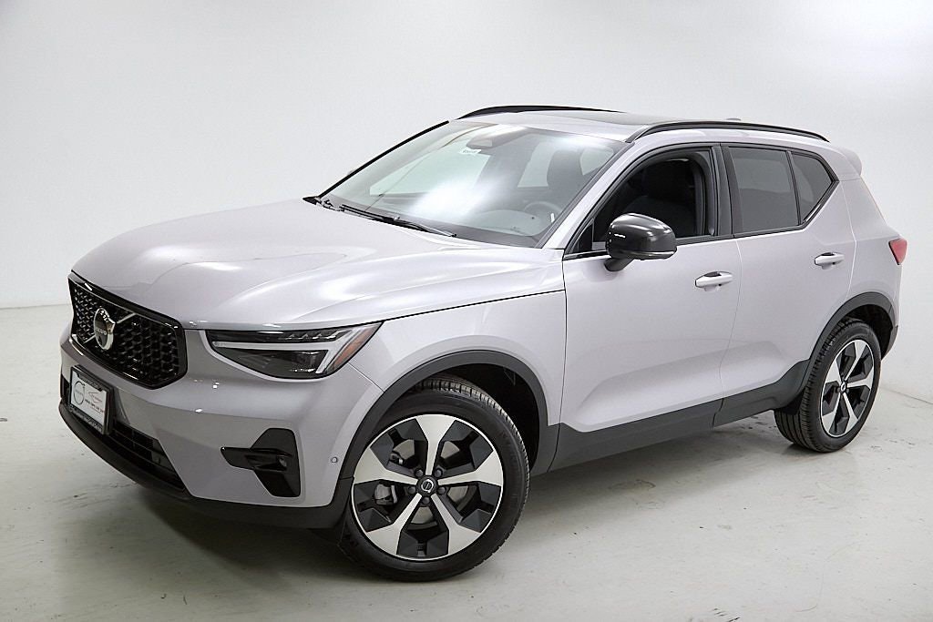 New 2026 Volvo XC40 B5 Plus w/ Protection Package Premier image 3