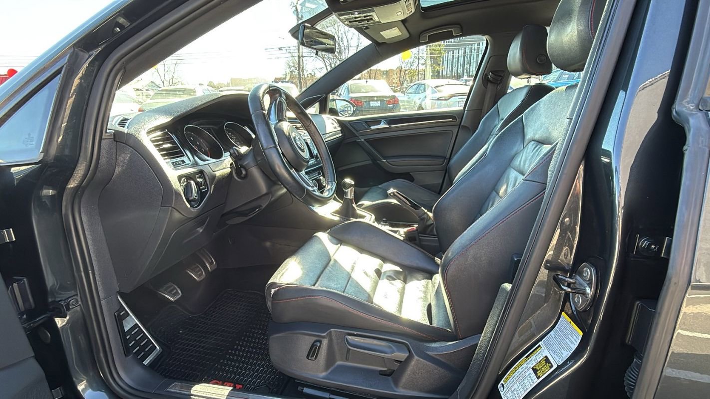Used 2015 Volkswagen GTI SE FWD image 10