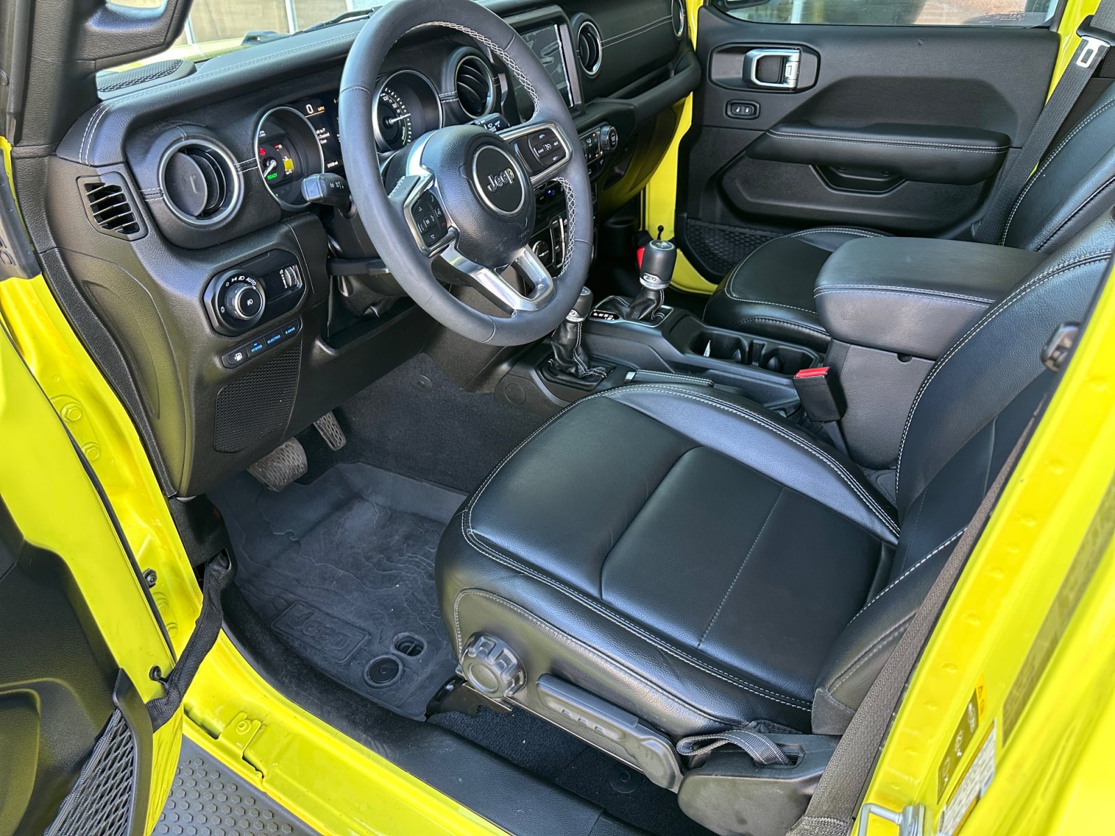 Used 2023 Jeep Wrangler Unlimited Sahara w/ Cold Weather Group AWD/4WD image 15