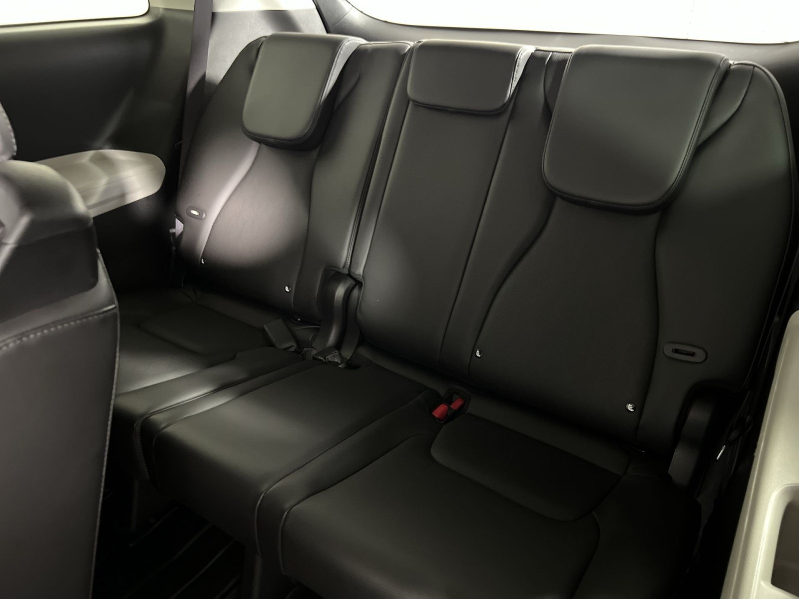 Used 2024 Kia Carnival LX FWD image 24