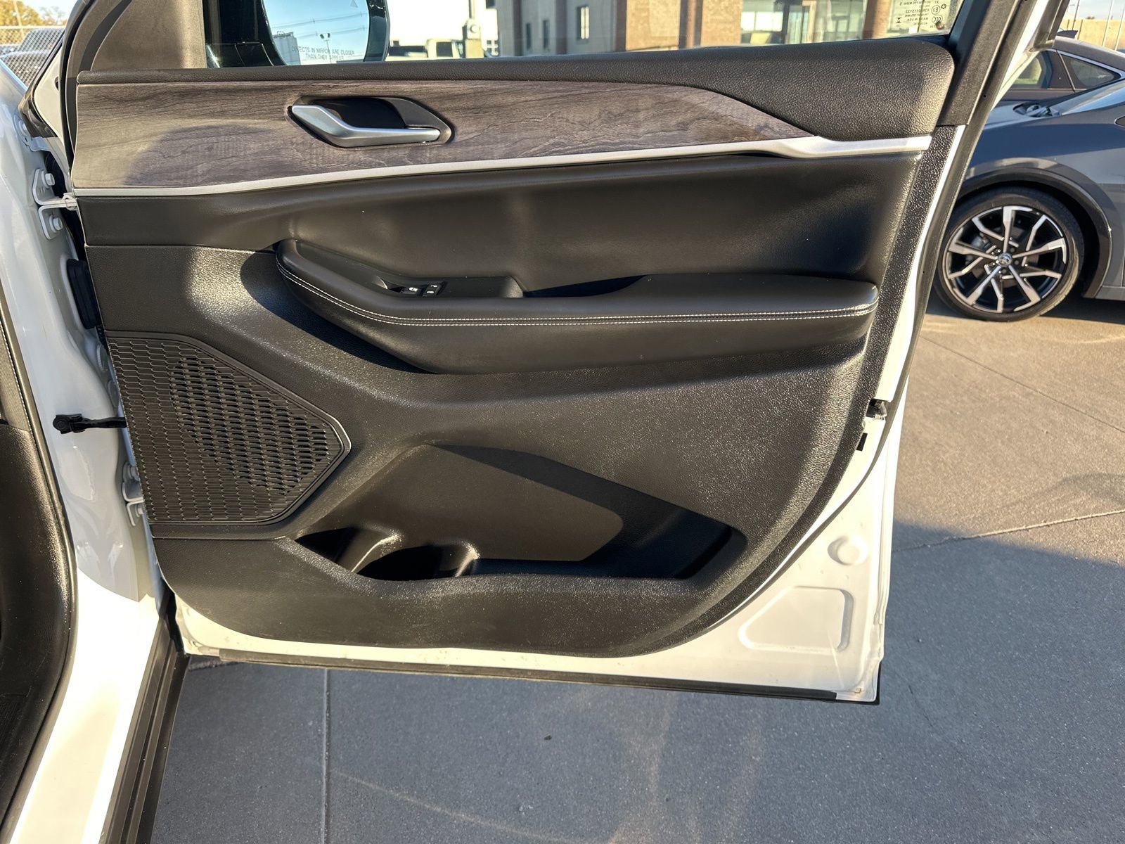 Used 2023 Jeep Grand Cherokee Limited image 20