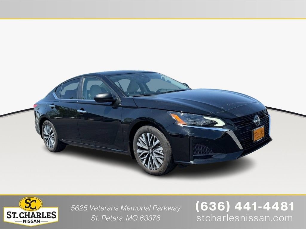Used 2024 Nissan Altima 2.5 SV FWD image 1