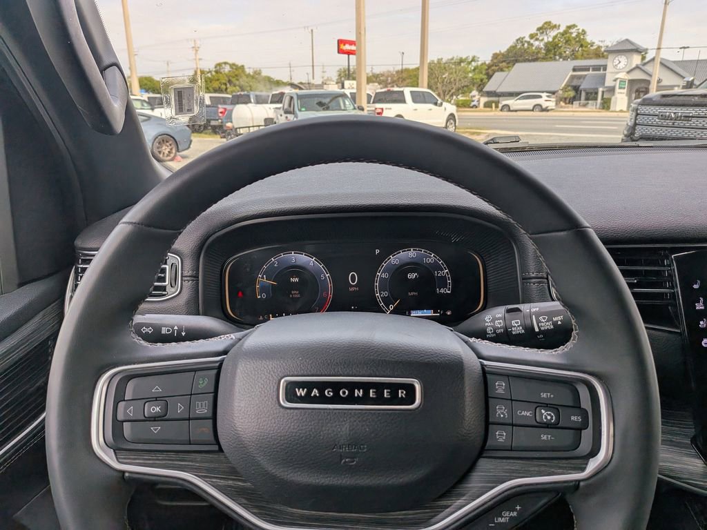 Used 2024 Jeep Wagoneer Series II w/ Flexible Seating Group image 30