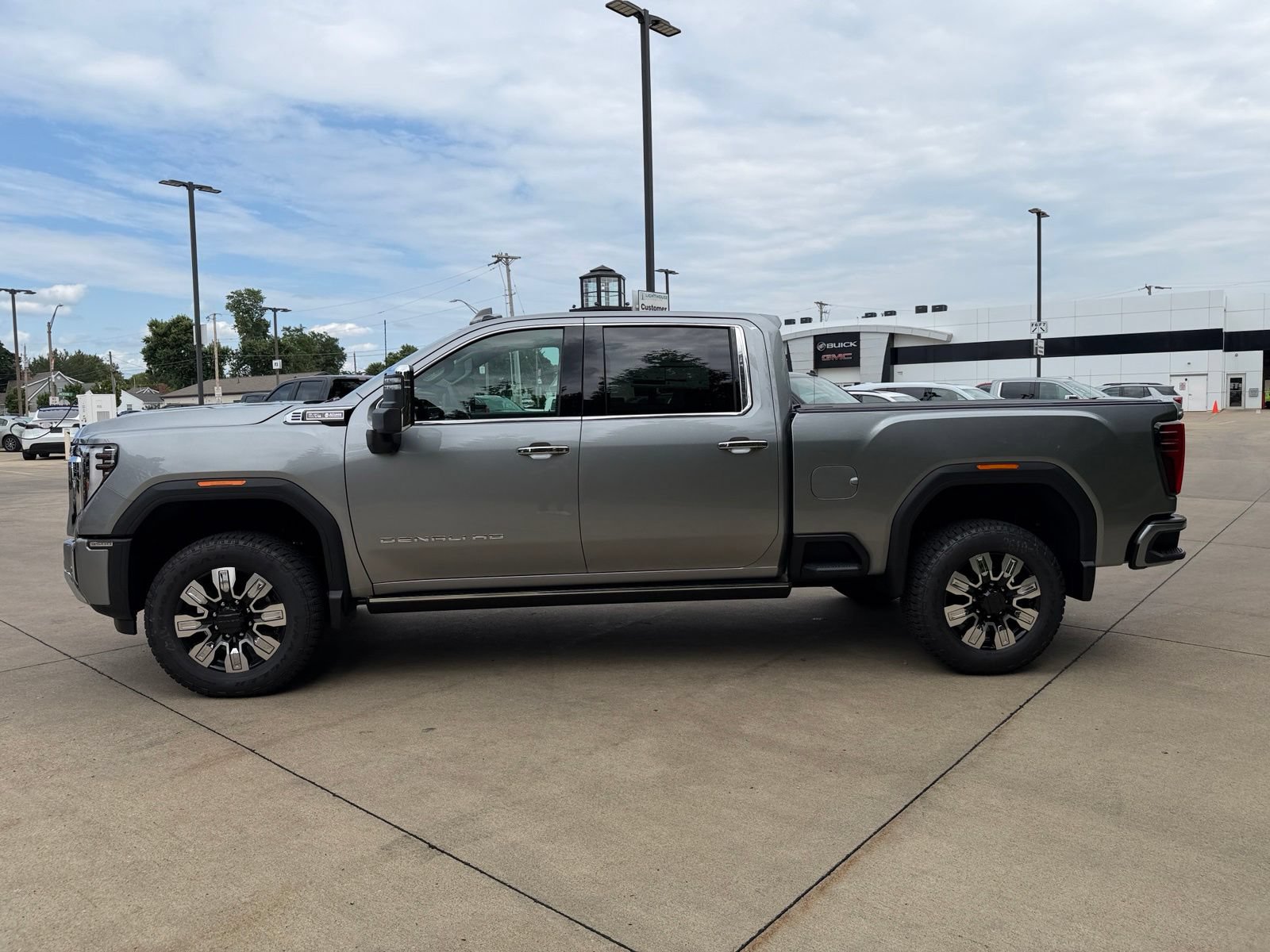 New 2026 GMC Sierra 3500 Denali w/ Denali Reserve Package AWD/4WD image 8