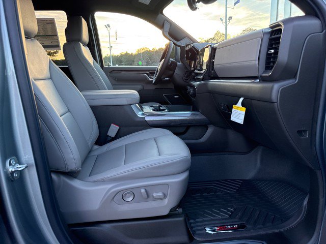 New 2026 Chevrolet Silverado 2500 LTZ w/ LTZ Premium Package AWD/4WD image 11