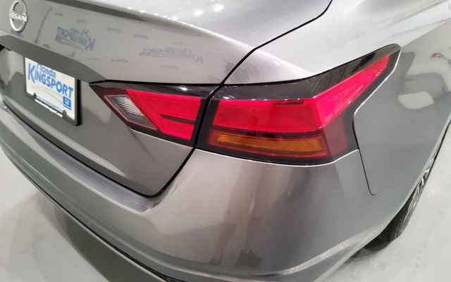 Used 2025 Nissan Altima 2.5 SV FWD image 11