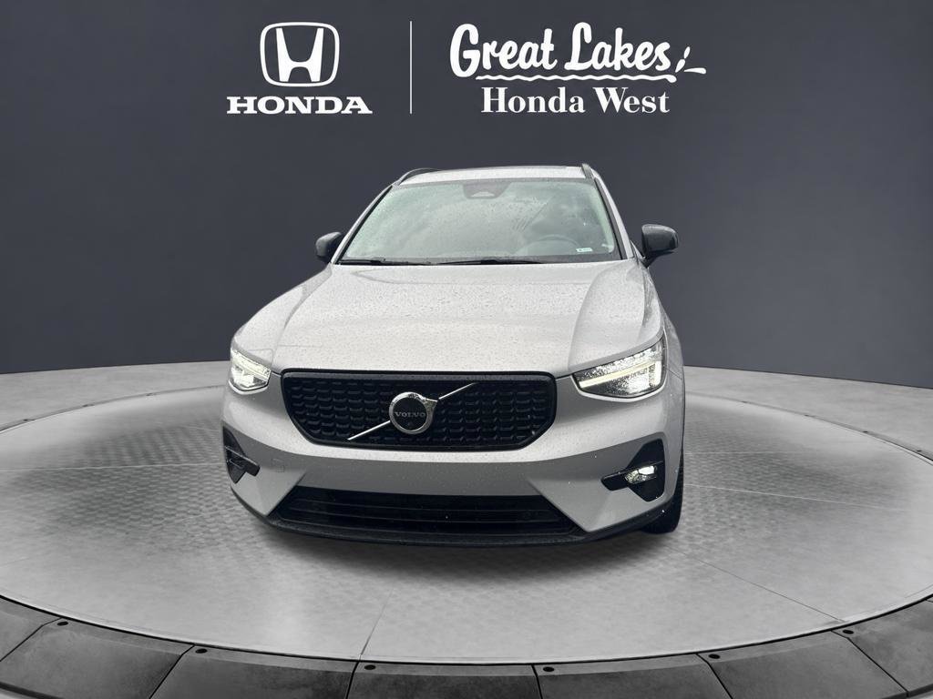Used 2023 Volvo XC40 B5 Plus w/ Driver Assist Package AWD/4WD image 2