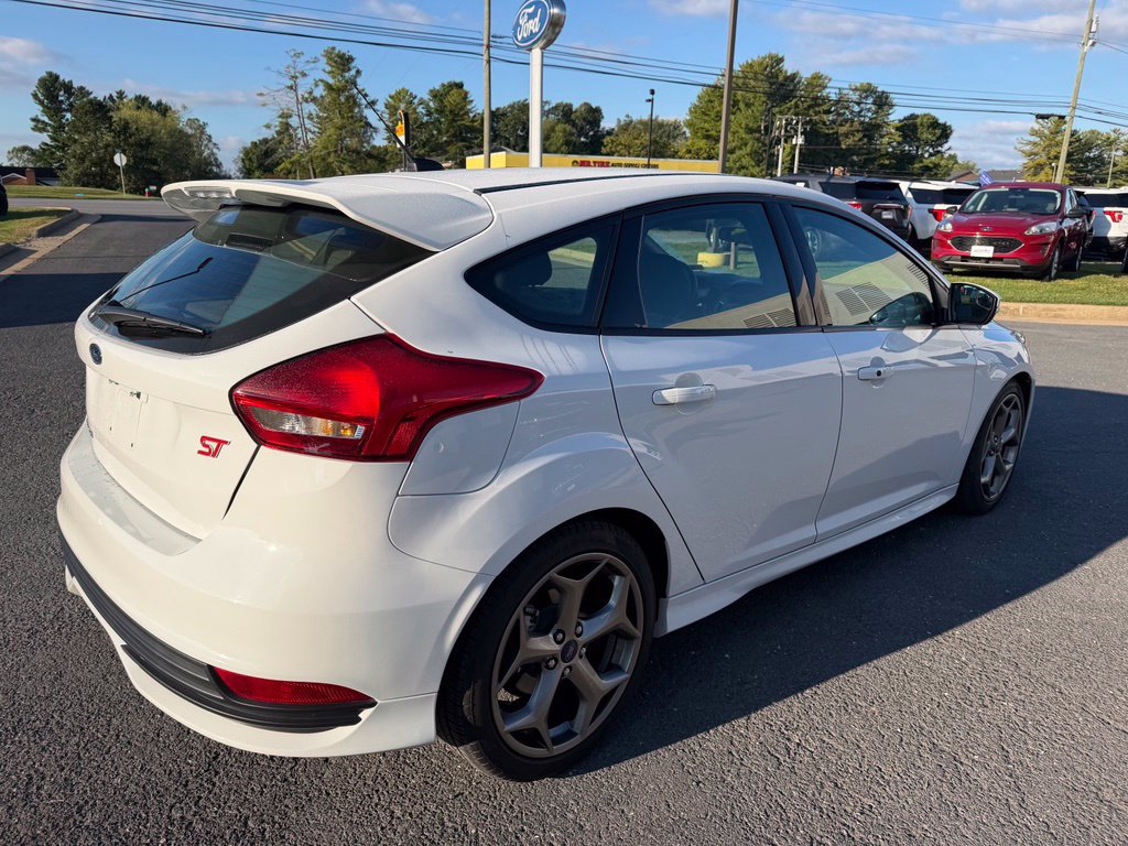 Certified 2018 Ford Focus ST FWD image 5