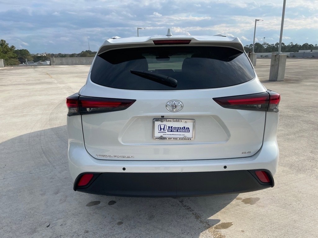 Used 2024 Toyota Highlander XLE image 6