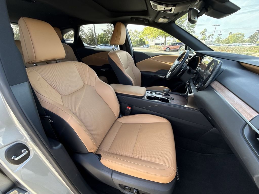Used 2025 Lexus RX 350 Premium w/ Accessory Package (Z1) image 16