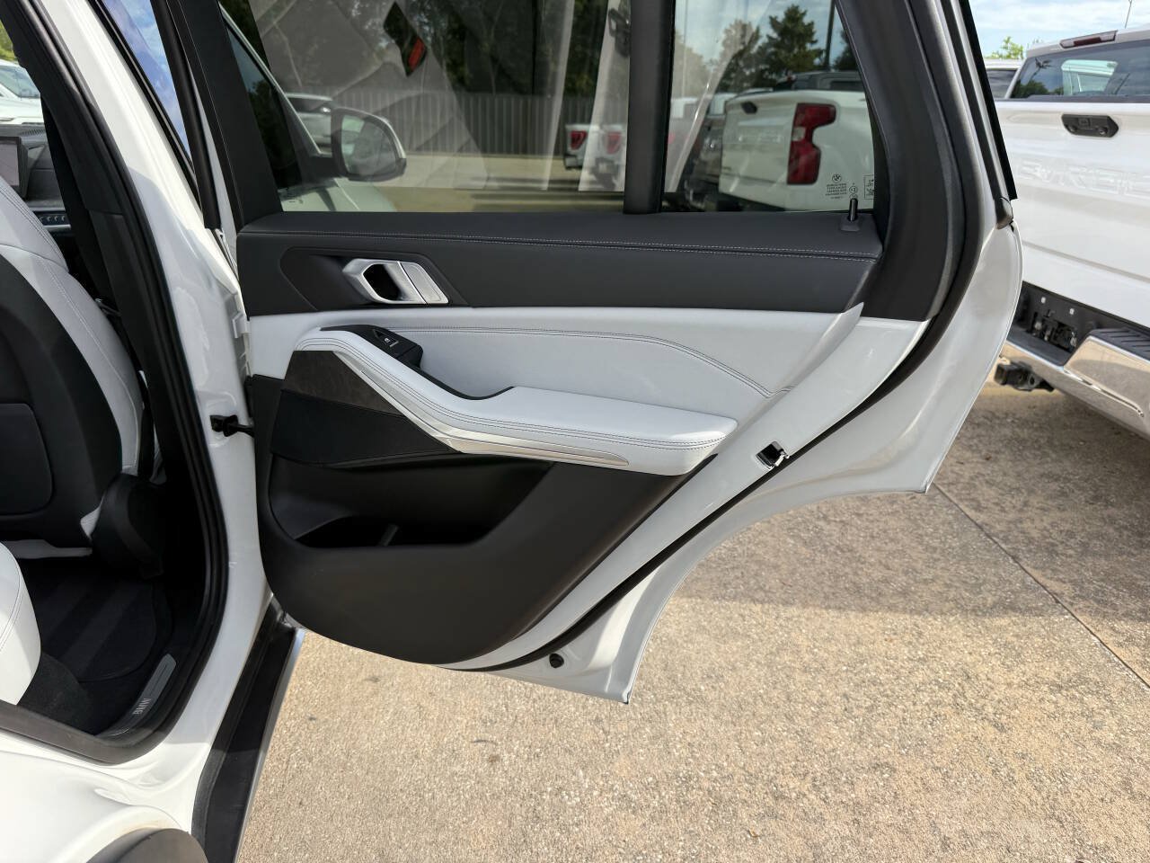 Used 2025 BMW X5 sDrive40i w/ Parking Assistance Package RWD image 16