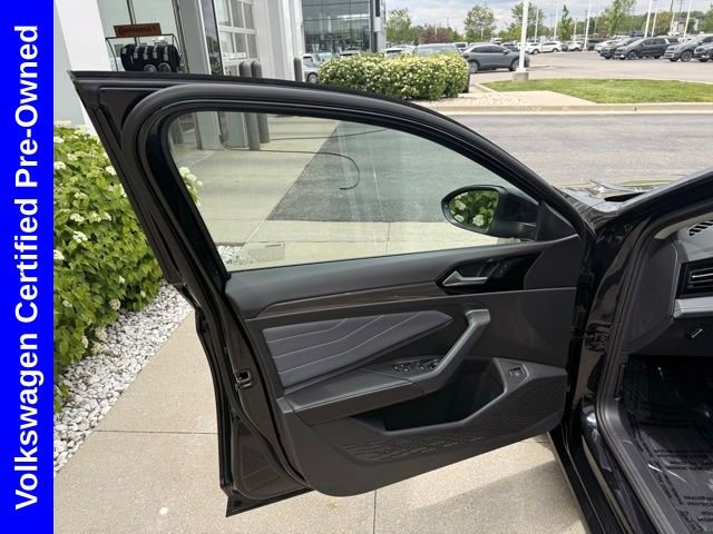 Used 2025 Volkswagen Jetta SEL FWD image 12