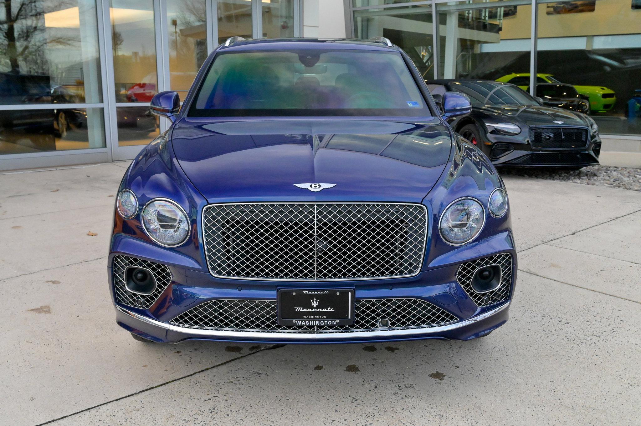 Used 2023 Bentley Bentayga image 2