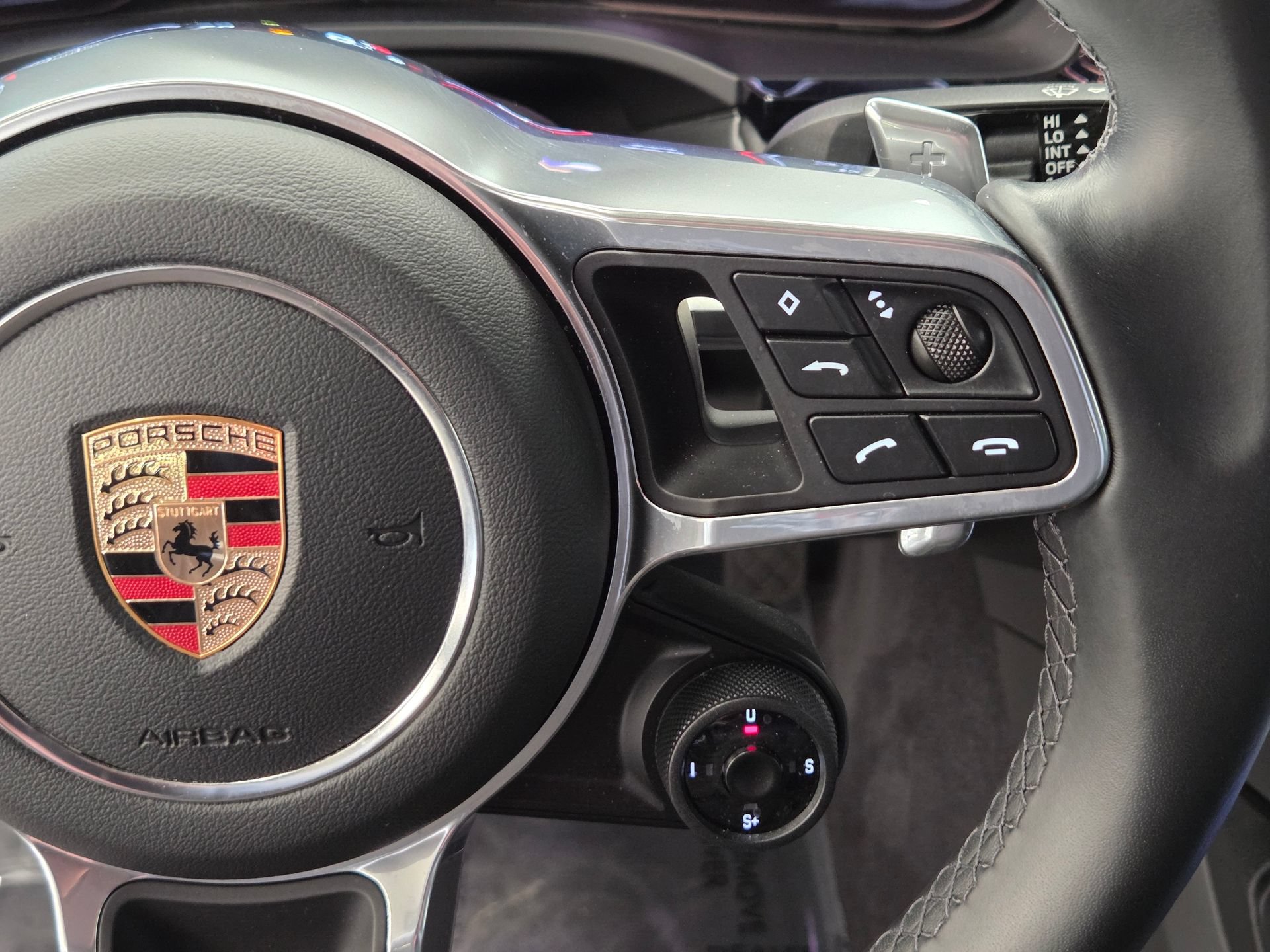 Certified 2023 Porsche Cayenne Coupe AWD/4WD image 19