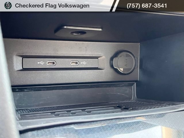 Certified 2025 Volkswagen Taos SE FWD image 38