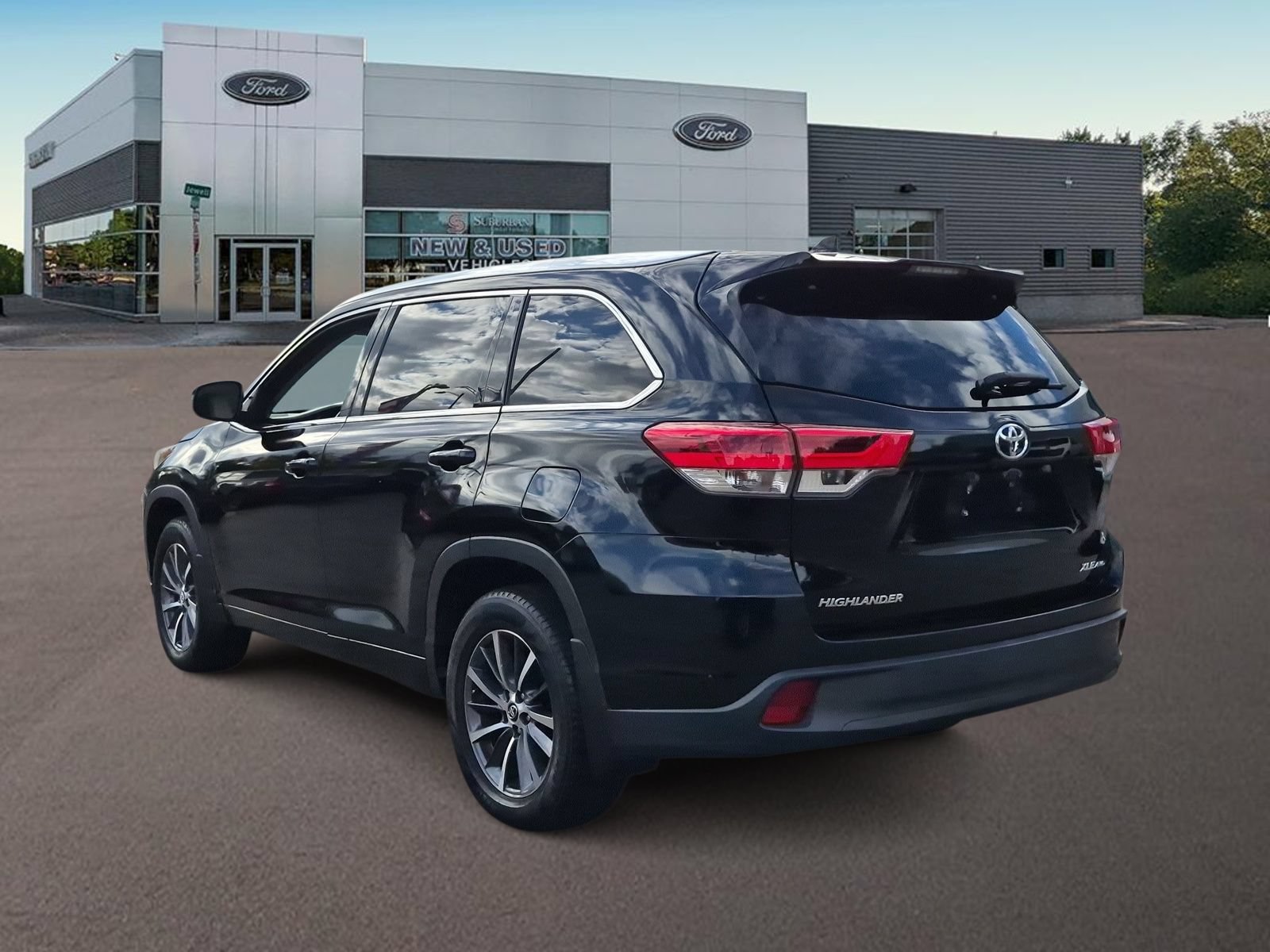 Used 2017 Toyota Highlander XLE AWD/4WD image 6