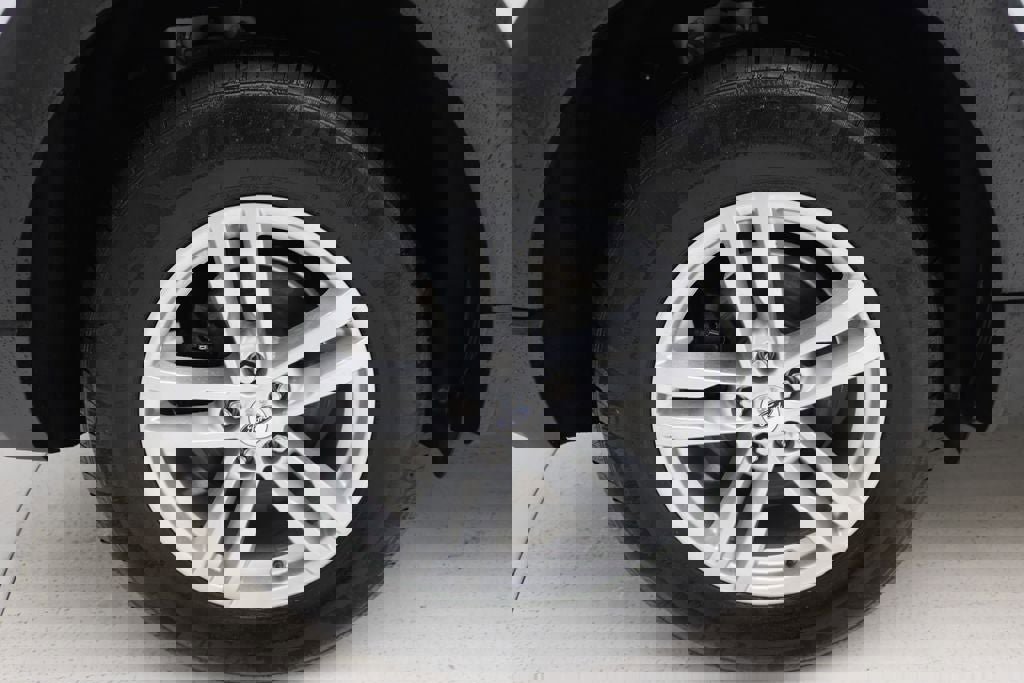 Used 2020 Ford Explorer XLT w/ Comfort Package image 9