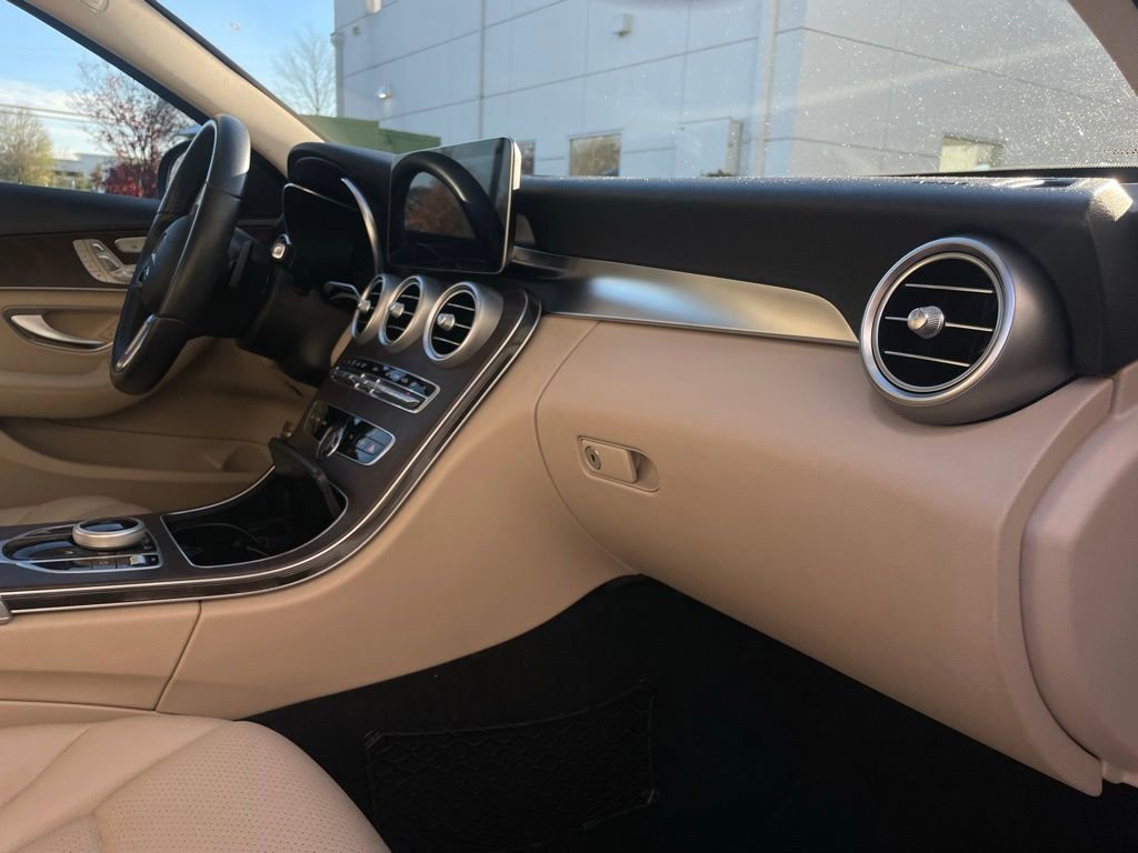 Used 2021 Mercedes-Benz C 300 Sedan image 31