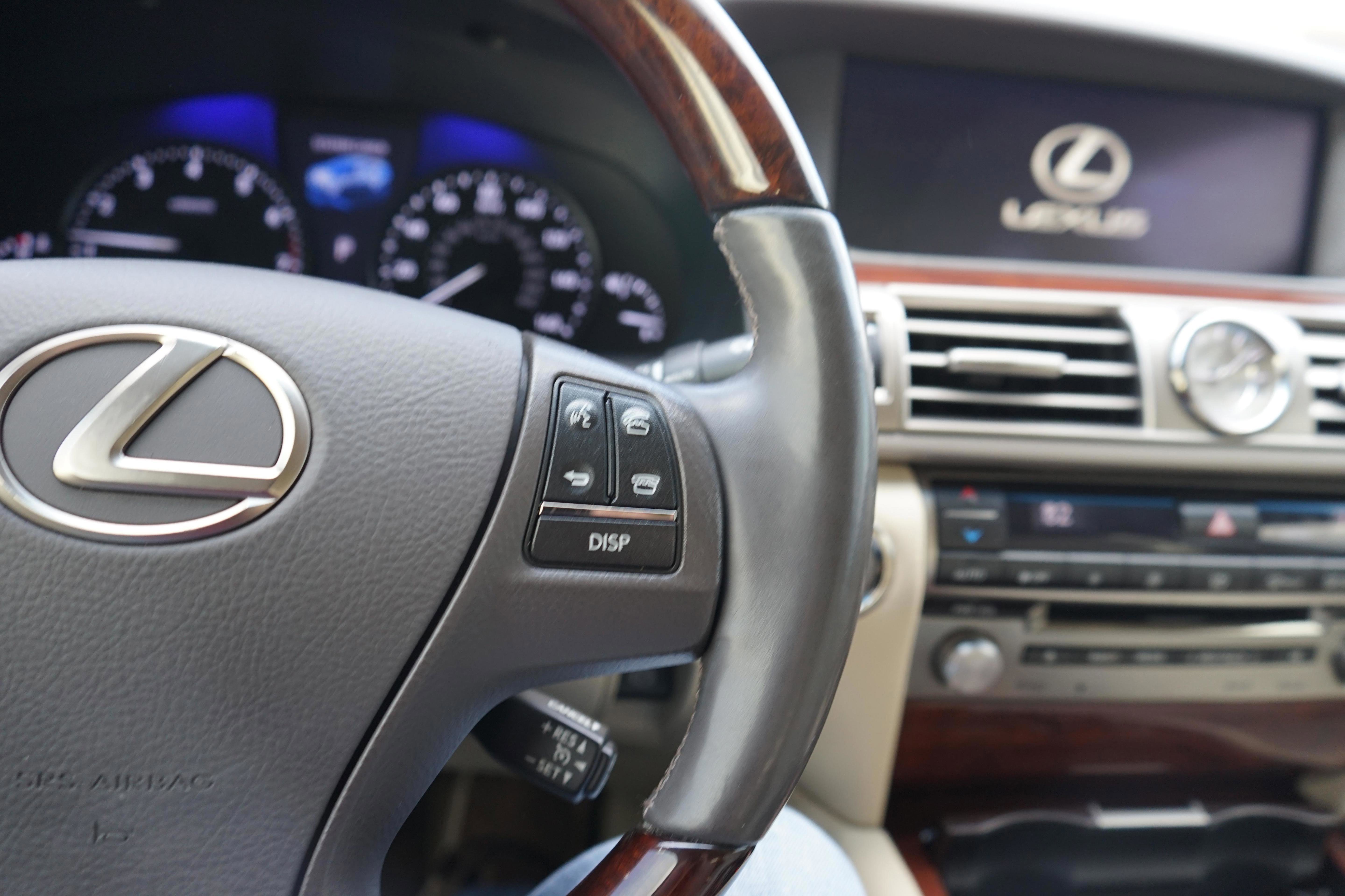 Used 2014 Lexus LS 460 w/ Comfort Package image 12