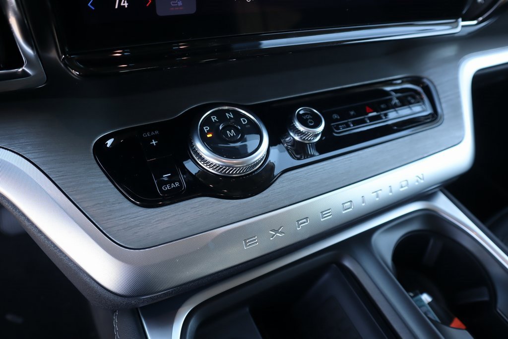 New 2025 Ford Expedition Platinum image 9