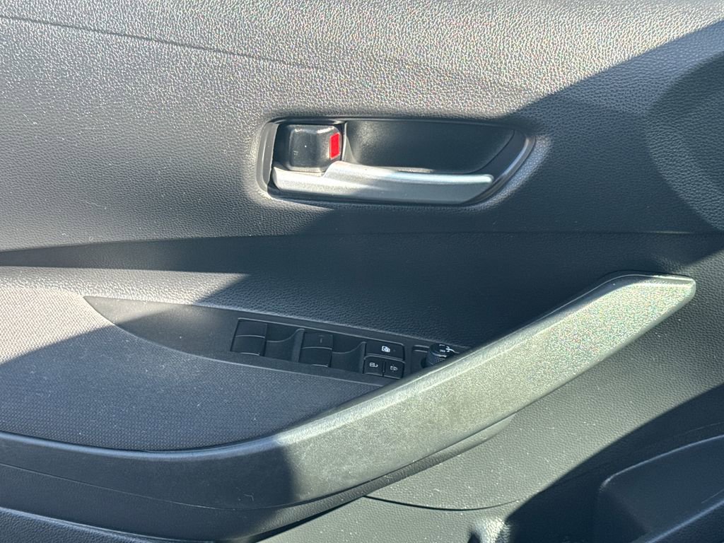 Used 2020 Toyota Corolla LE FWD image 32