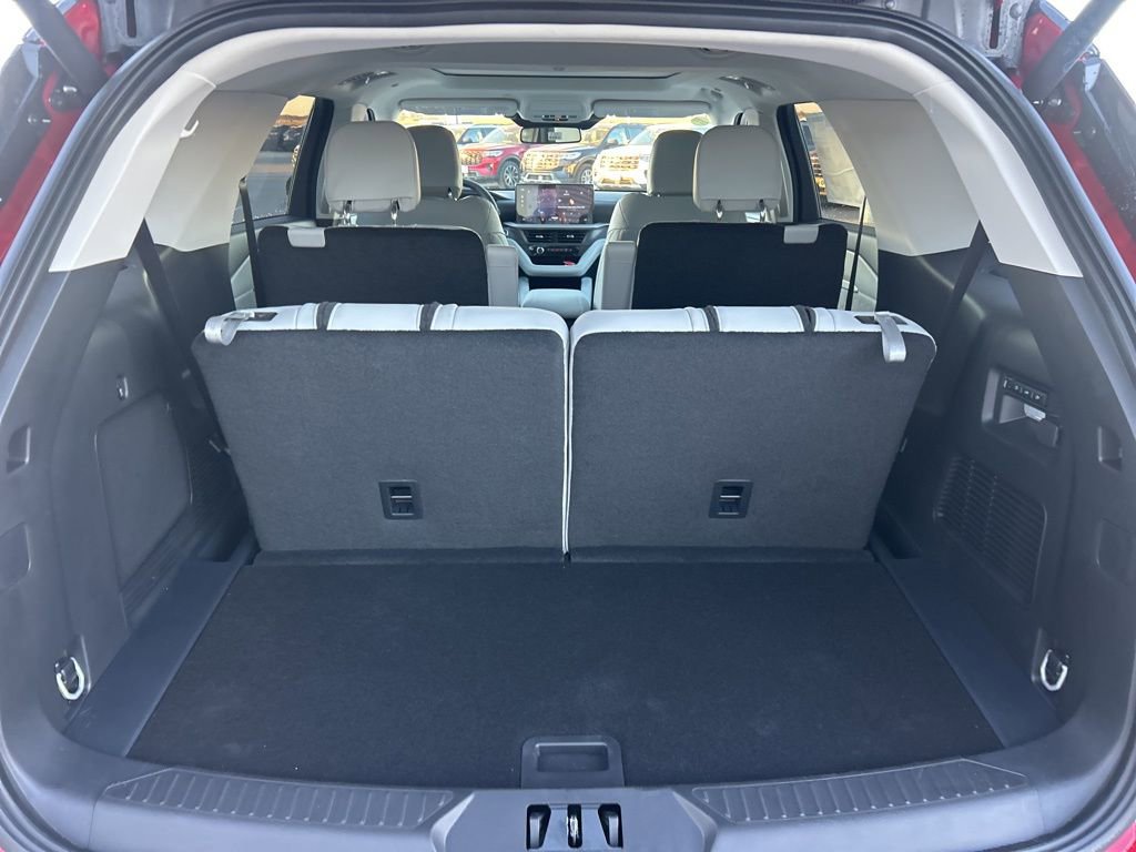 New 2026 Ford Explorer Platinum w/ LUX Leather Package image 17