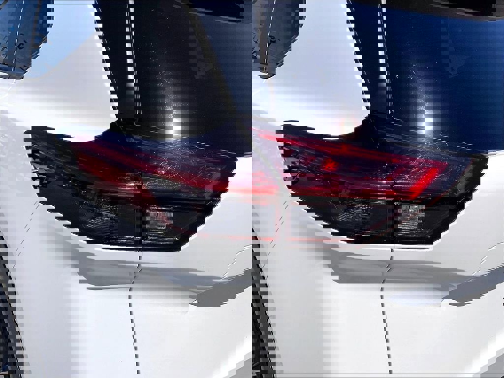 Used 2021 Nissan Rogue S AWD/4WD image 28