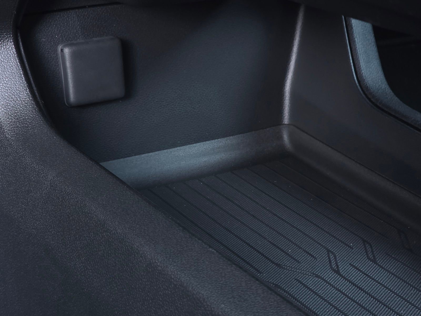 New 2026 Chevrolet Equinox EV LT w/ LPO, Blackout Package image 28