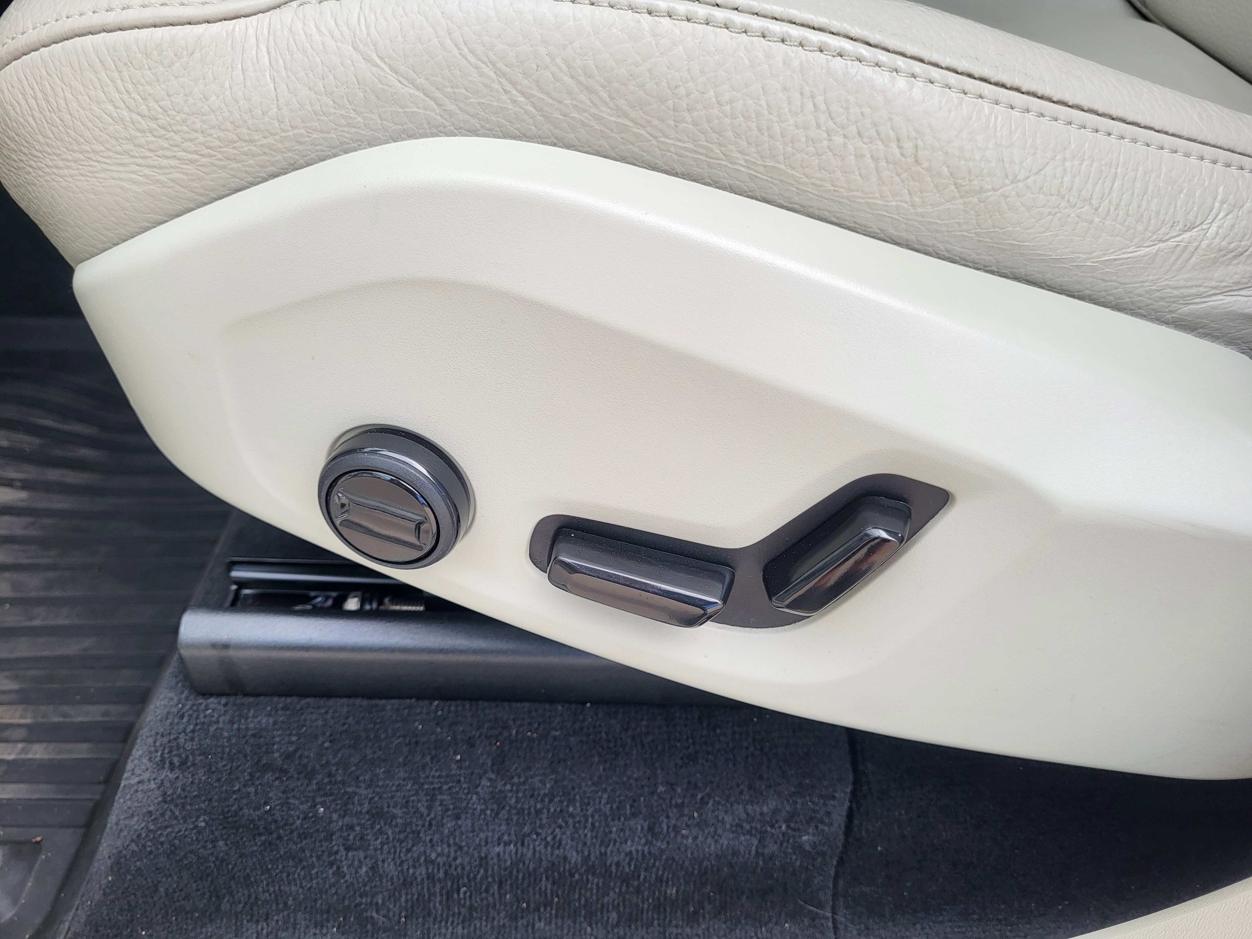 Certified 2024 Volvo XC90 T8 Plus w/ Protection Package Premier image 12