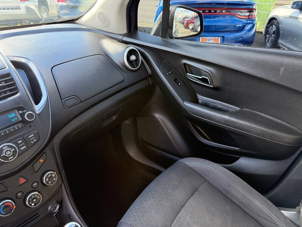 Used 2015 Chevrolet Trax LS FWD image 16