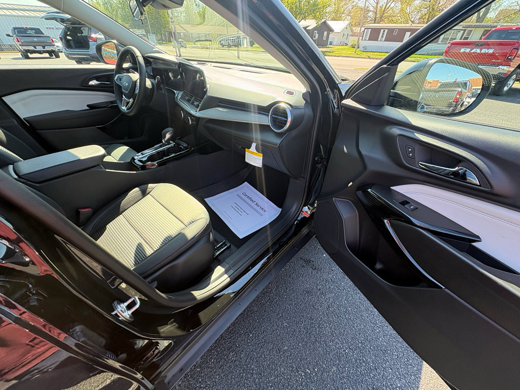 New 2026 Chevrolet Trax LT w/ Midnight Edition image 25