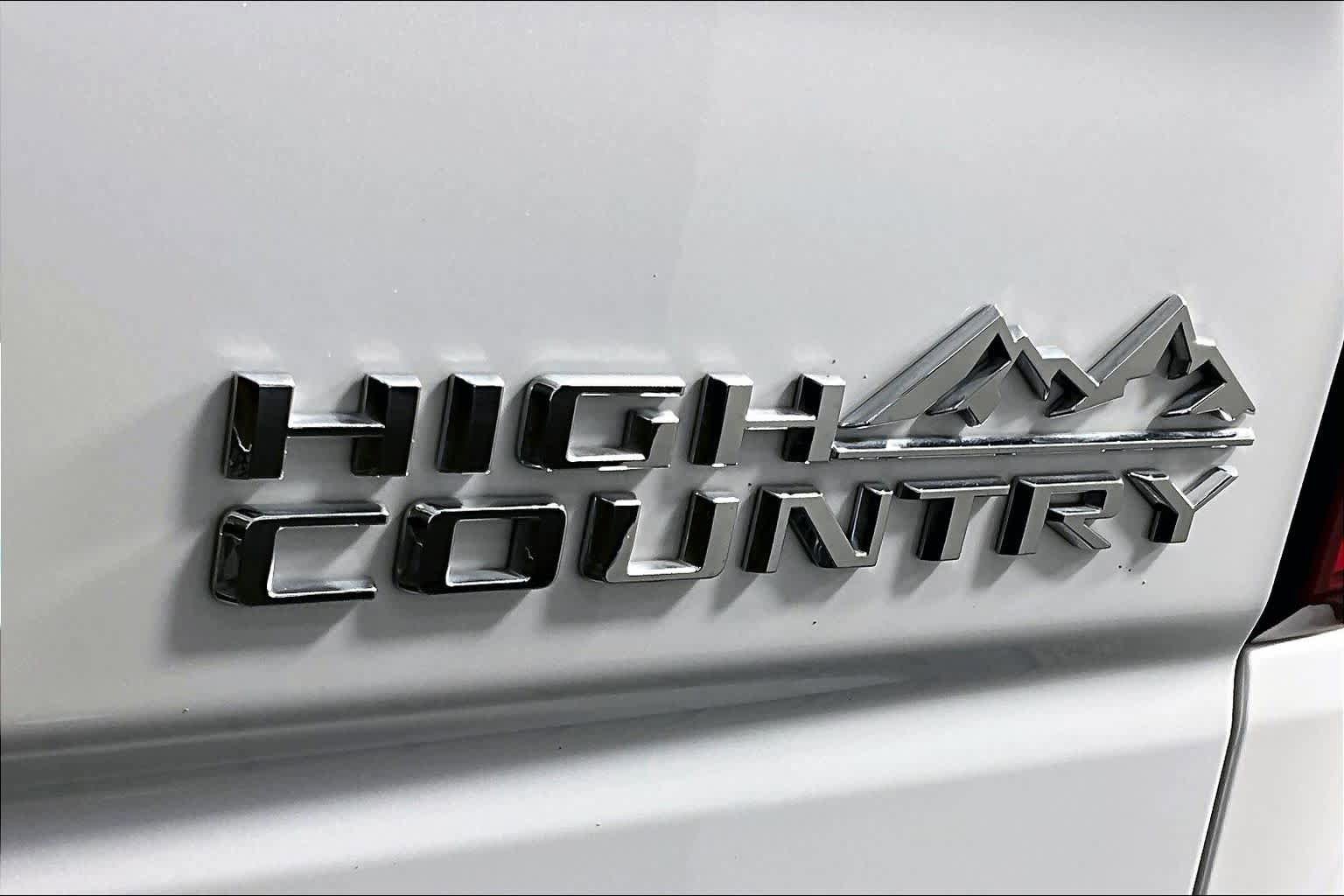 Used 2024 Chevrolet Silverado 1500 High Country w/ Technology Package AWD/4WD image 10