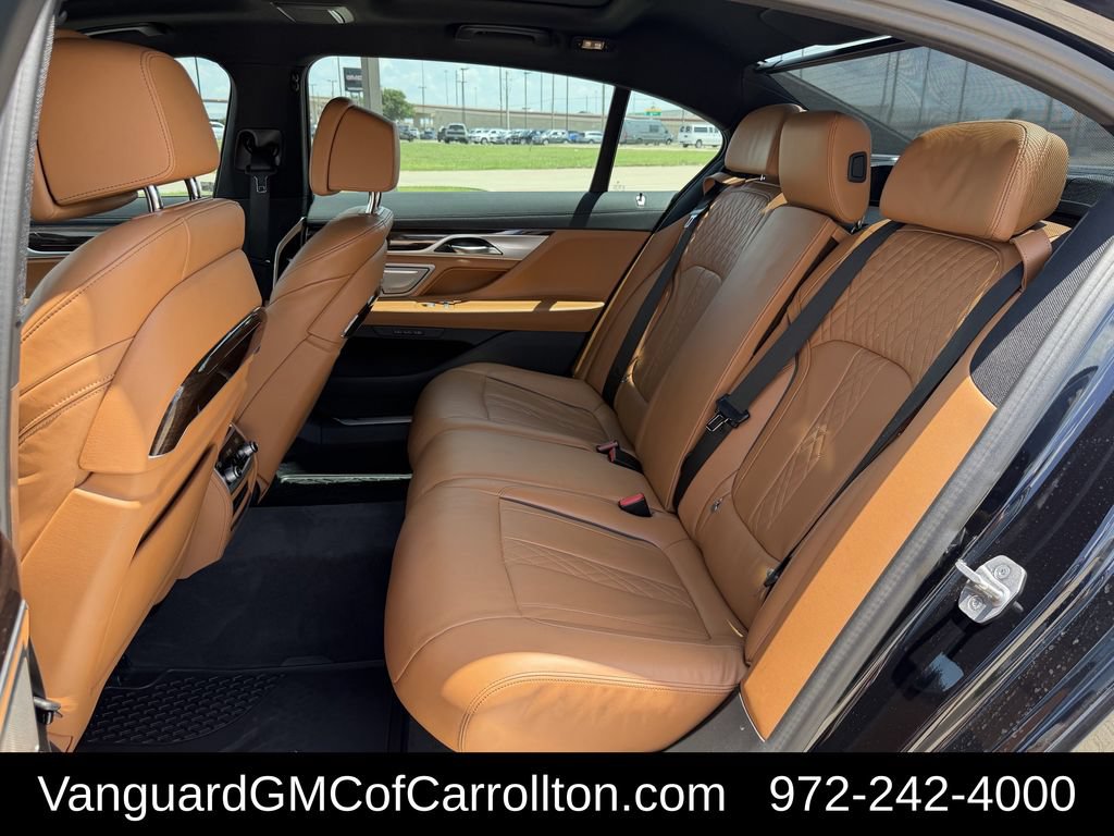 Used 2022 BMW 750i xDrive w/ M Sport Package AWD/4WD image 32