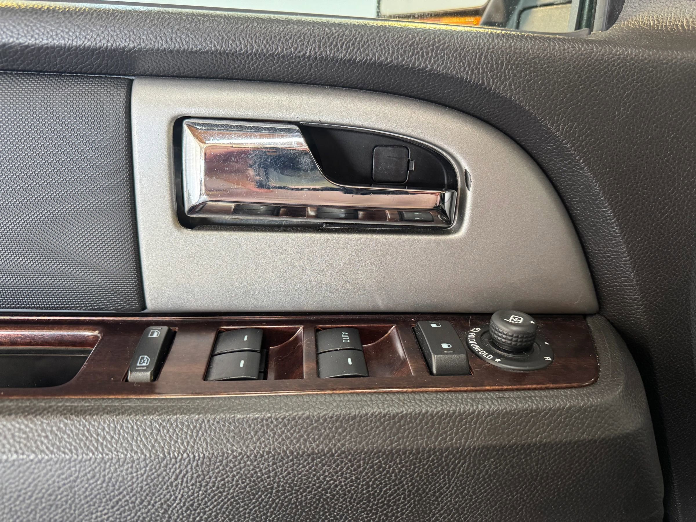 Used 2010 Ford Expedition Limited image 13