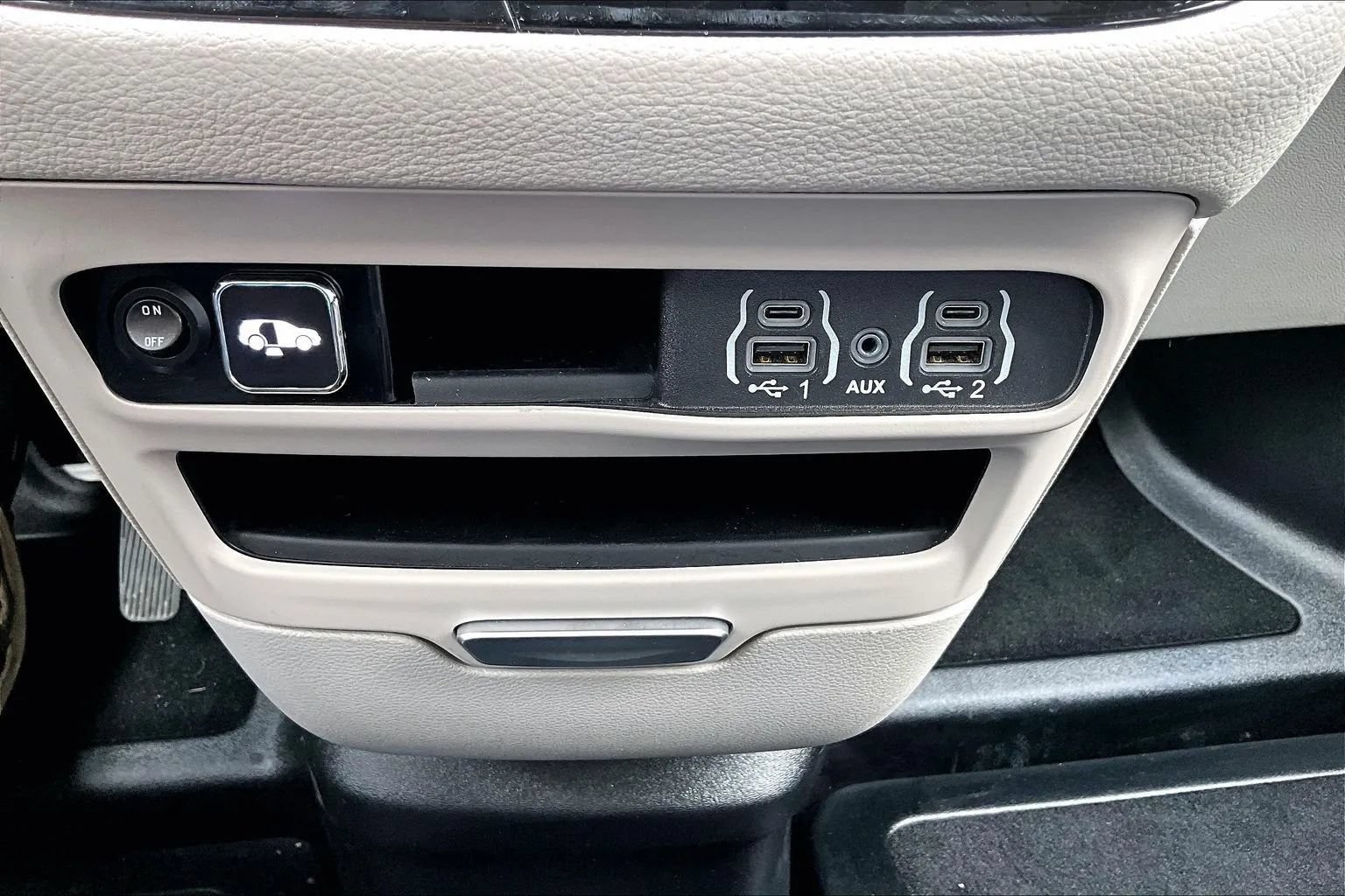 Used 2024 Chrysler Pacifica Touring-L FWD image 15