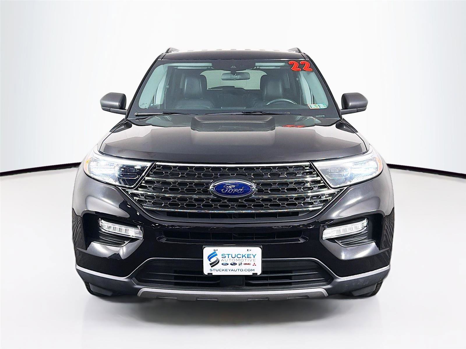 Used 2022 Ford Explorer XLT w/ Equipment Group 202A image 2