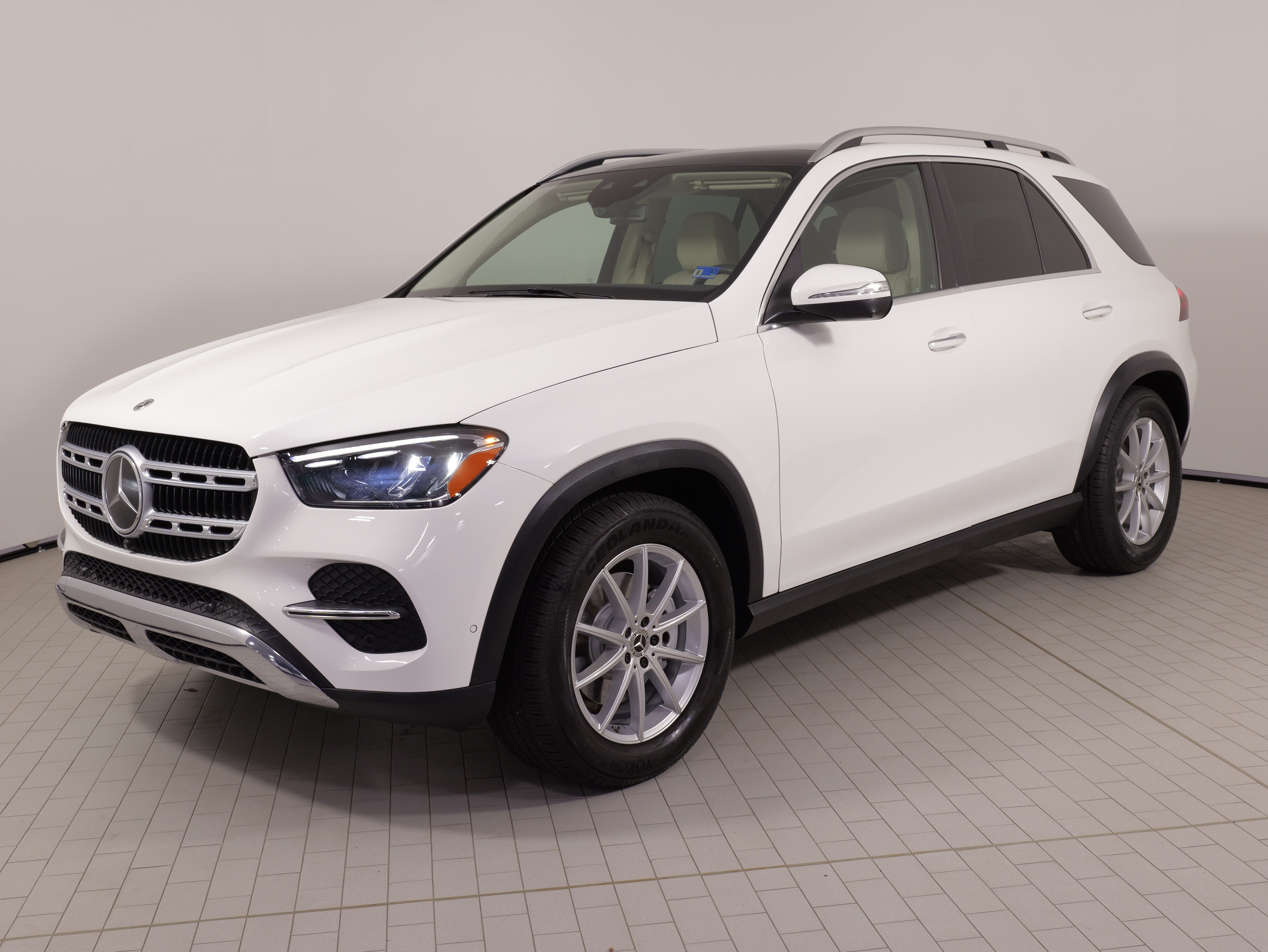 Used 2024 Mercedes-Benz GLE 350 4MATIC image 3