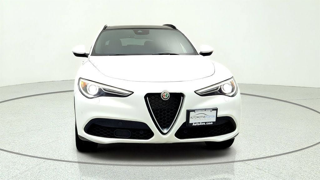 Used 2023 Alfa Romeo Stelvio Ti AWD/4WD image 2