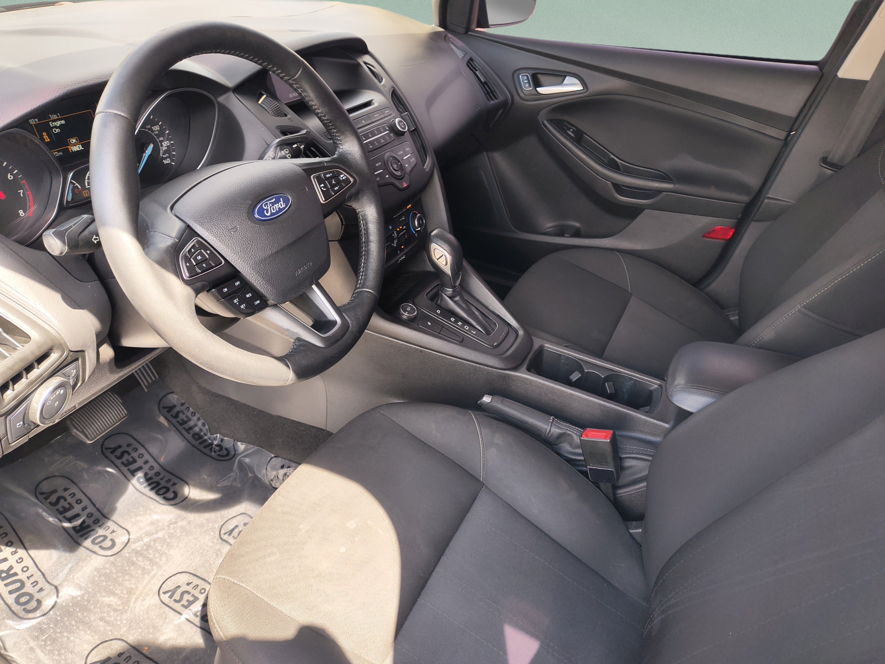Used 2017 Ford Focus SE w/ Cold Weather Package FWD image 18