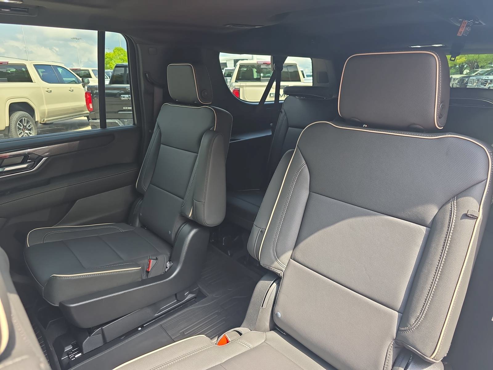 New 2026 GMC Yukon XL Elevation w/ LPO, Floor Liner Package AWD/4WD image 15