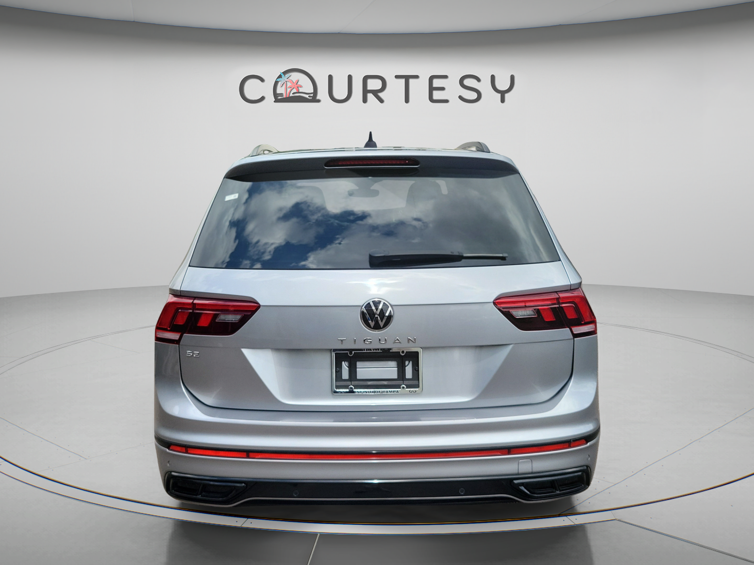 Used 2022 Volkswagen Tiguan SE R-Line FWD image 4