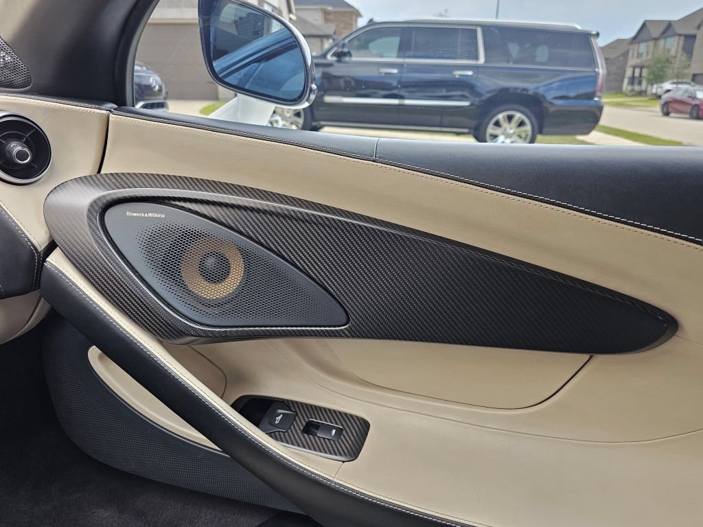 Used 2016 McLaren 570S Coupe RWD image 20