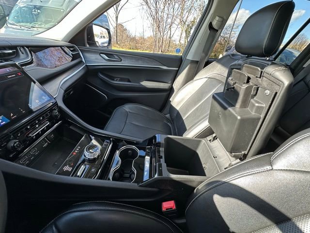 Used 2022 Jeep Grand Cherokee Limited 4xe w/ Luxury Tech Group II image 28