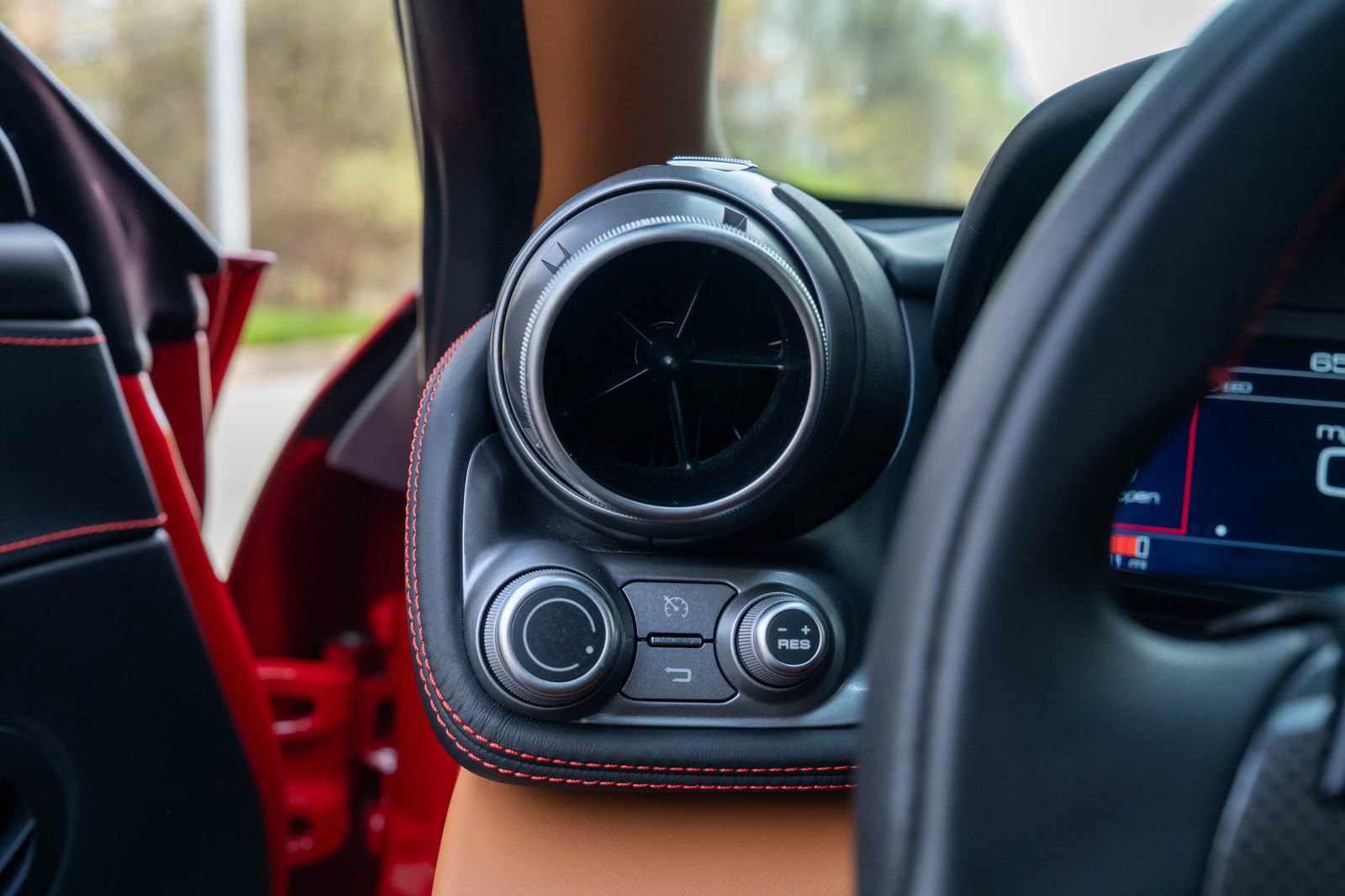 Certified 2017 Ferrari GTC4Lusso image 32