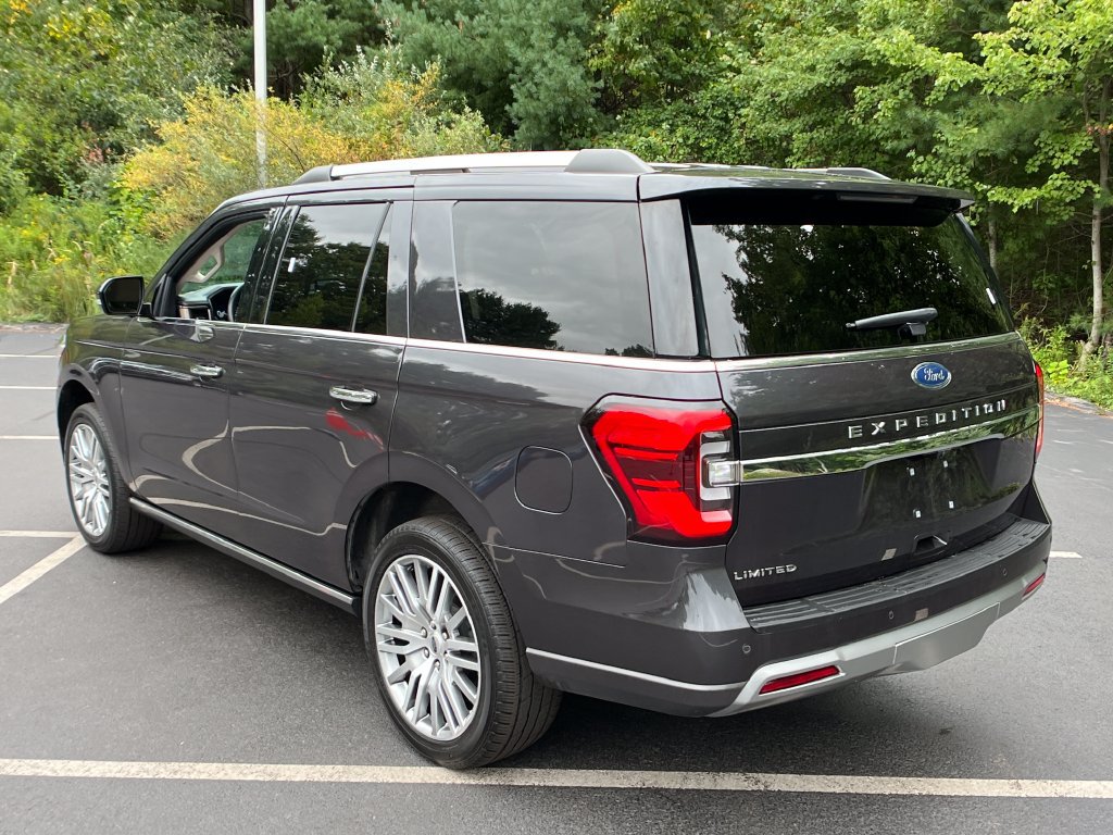 Used 2024 Ford Expedition Limited AWD/4WD image 3