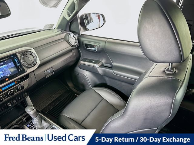 Used 2018 Toyota Tacoma Limited image 27