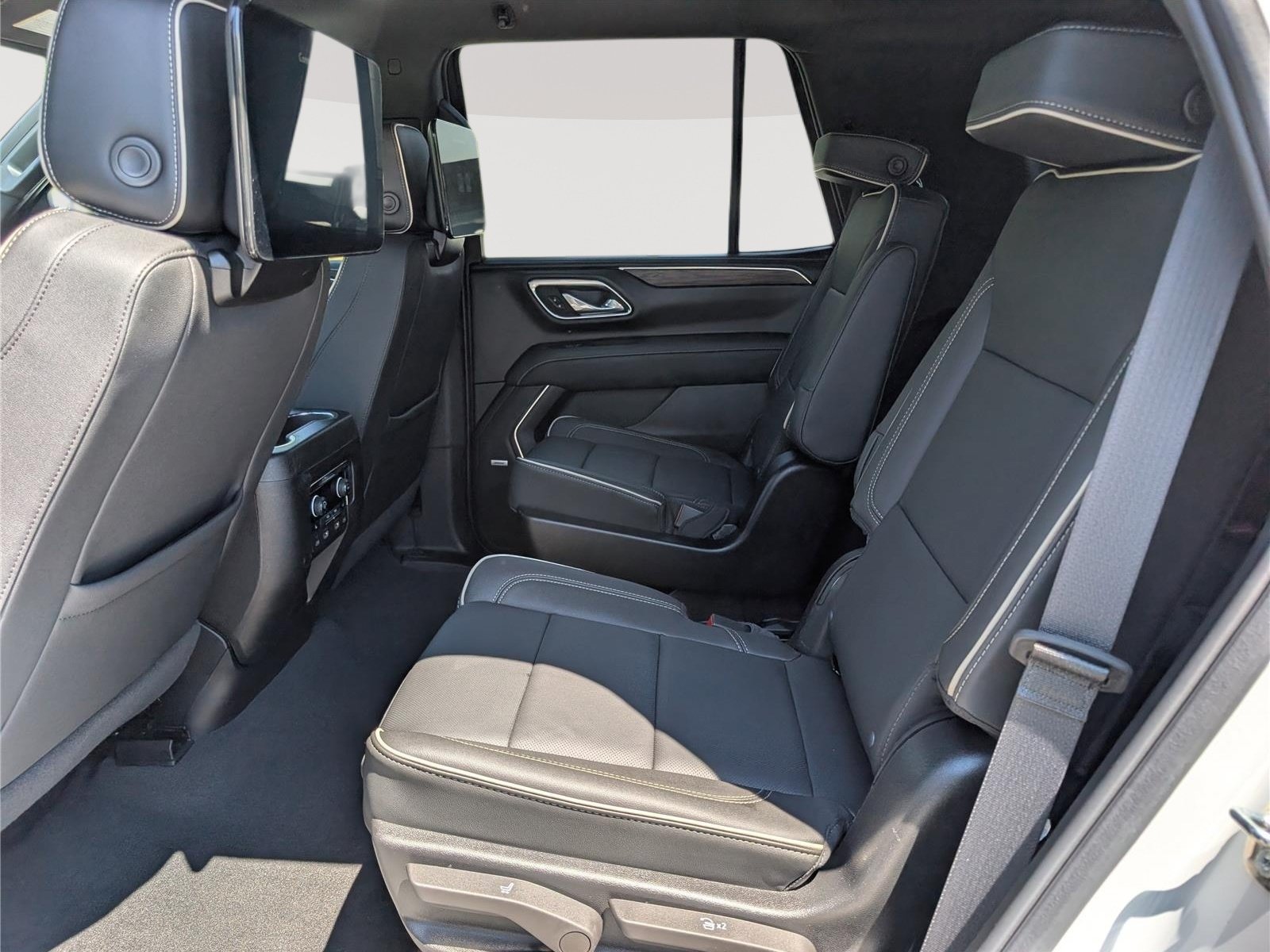 Used 2024 Chevrolet Tahoe Premier w/ Advanced Technology Package AWD/4WD image 19
