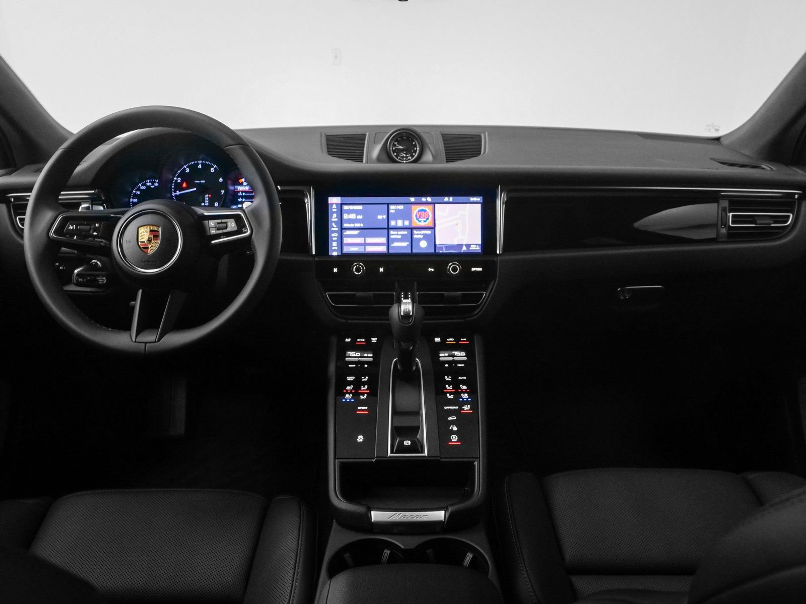 Certified 2025 Porsche Macan AWD/4WD image 27